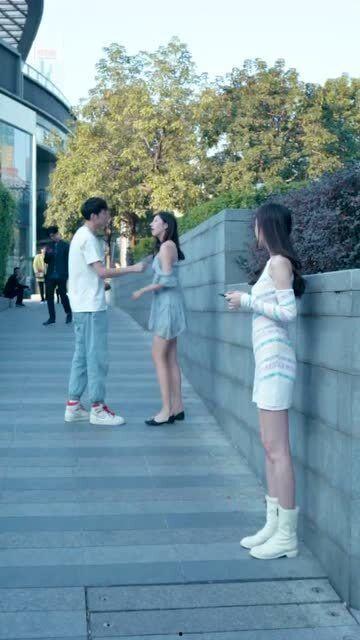 情侣吃瓜吵架视频,甜蜜与矛盾交织的瞬间